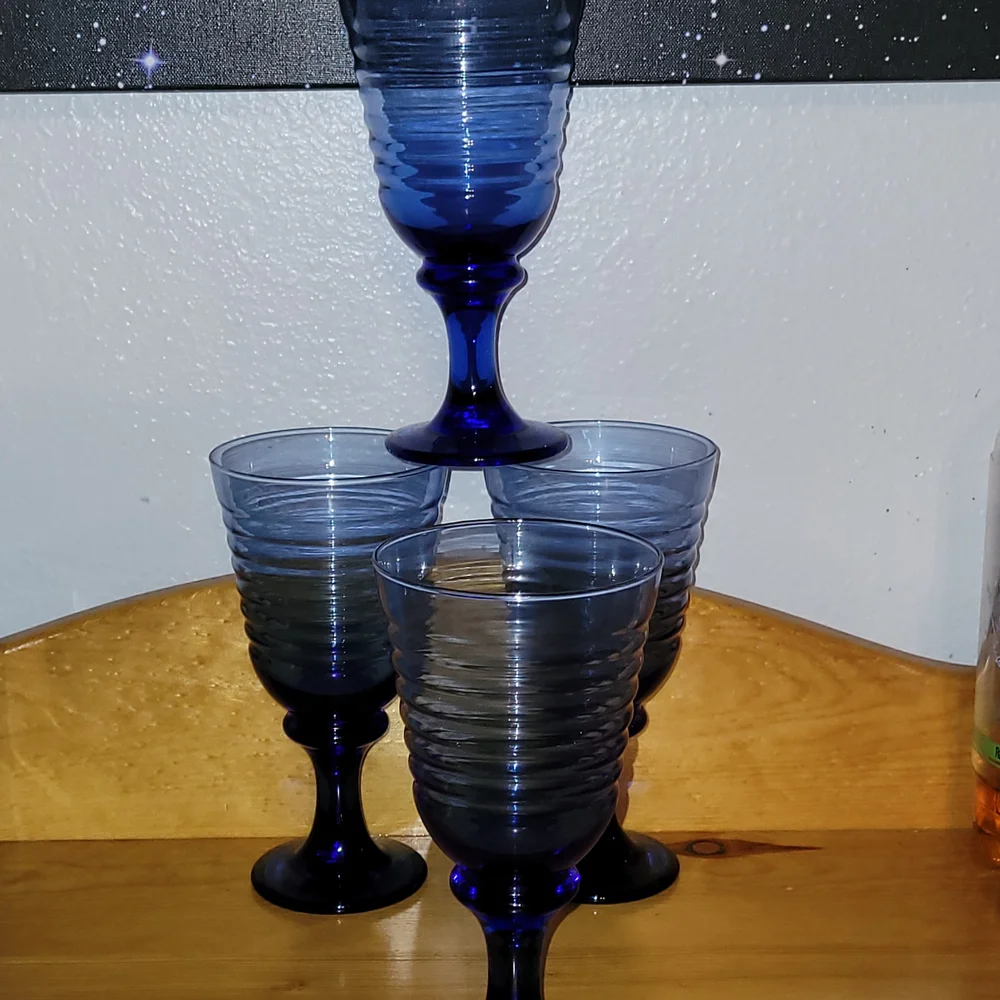 Set of 4 Libbey Goblets - Picture 3 of 4